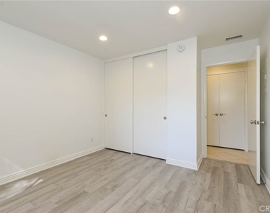 23472 Cambridge Road - Photo Thumbnail 21