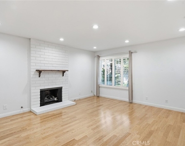 17617 Fremont St - Photo Thumbnail 4