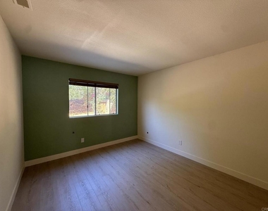 4558 Golden Ridge Drive - Photo Thumbnail 12
