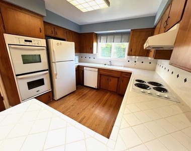 1586 Edmond Court - Photo Thumbnail 3