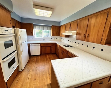 1586 Edmond Court - Photo Thumbnail 2