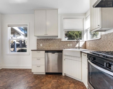 536 Canyon Drive - Photo Thumbnail 7