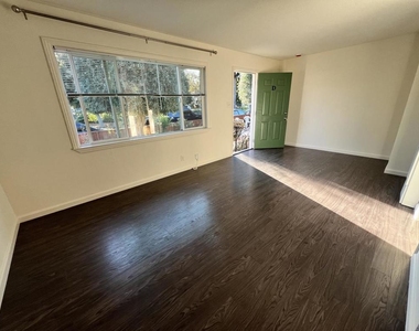 212 12th Avenue - Photo Thumbnail 3