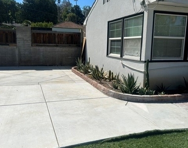 5056 Woodman Avenue - Photo Thumbnail 38