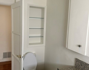 5056 Woodman Avenue - Photo Thumbnail 20
