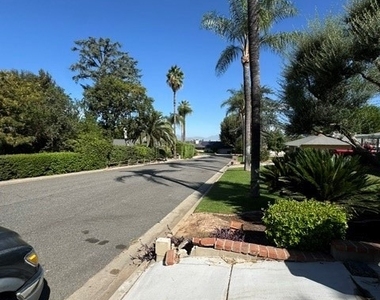 5056 Woodman Avenue - Photo Thumbnail 3
