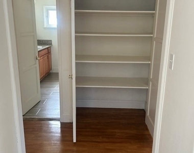 5056 Woodman Avenue - Photo Thumbnail 17