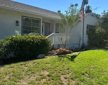 5056 Woodman Avenue - Photo Thumbnail 1
