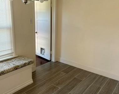 5056 Woodman Avenue - Photo Thumbnail 26