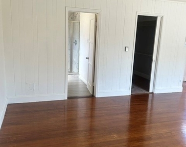 5056 Woodman Avenue - Photo Thumbnail 28