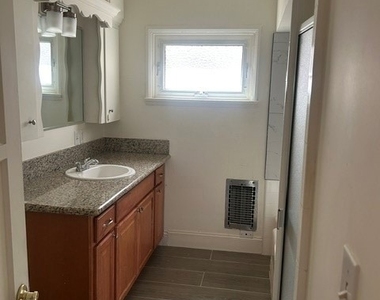 5056 Woodman Avenue - Photo Thumbnail 18