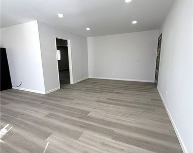 507 N Serrano Avenue - Photo Thumbnail 4