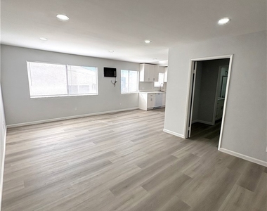 507 N Serrano Avenue - Photo Thumbnail 2