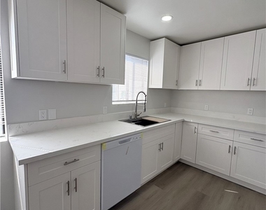 507 N Serrano Avenue - Photo Thumbnail 7