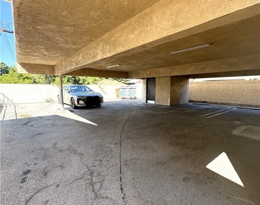 507 N Serrano Avenue - Photo Thumbnail 20
