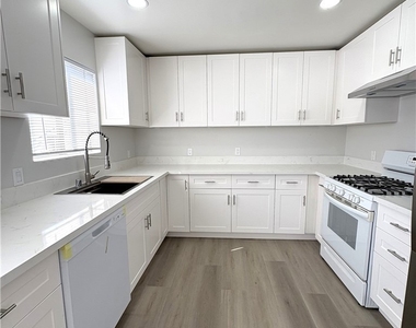 507 N Serrano Avenue - Photo Thumbnail 6
