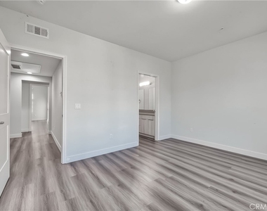 501 W Foothill Boulevard - Photo Thumbnail 16