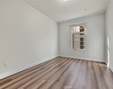 501 W Foothill Boulevard - Photo Thumbnail 20