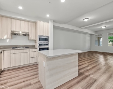 501 W Foothill Boulevard - Photo Thumbnail 11