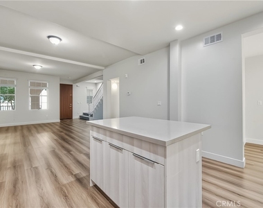 501 W Foothill Boulevard - Photo Thumbnail 10