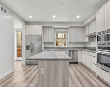 501 W Foothill Boulevard - Photo Thumbnail 2