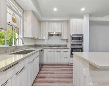 501 W Foothill Boulevard - Photo Thumbnail 9