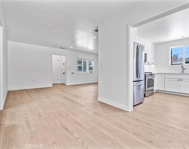 905 Arwin Street - Photo Thumbnail 2