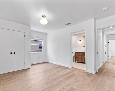 905 Arwin Street - Photo Thumbnail 4