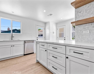 905 Arwin Street - Photo Thumbnail 7