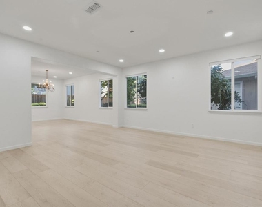 370 Dante Ct - Photo Thumbnail 4