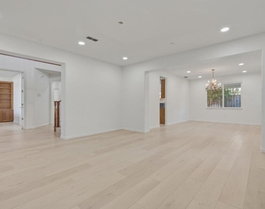 370 Dante Ct - Photo Thumbnail 5