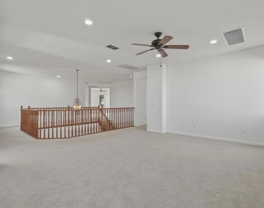 370 Dante Ct - Photo Thumbnail 17