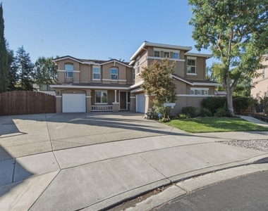370 Dante Ct - Photo Thumbnail 1