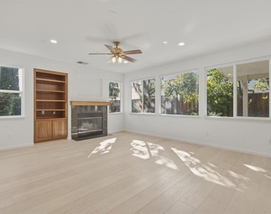 370 Dante Ct - Photo Thumbnail 13