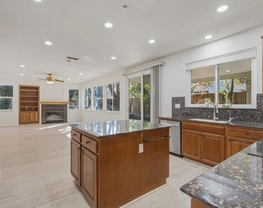 370 Dante Ct - Photo Thumbnail 10