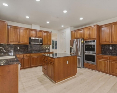 370 Dante Ct - Photo Thumbnail 11