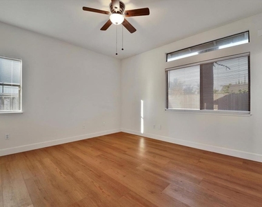 5055 Teixeira Way - Photo Thumbnail 10