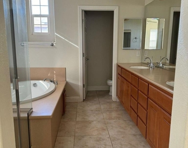 220 N Lafayette St - Photo Thumbnail 10