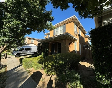 220 N Lafayette St - Photo Thumbnail 1