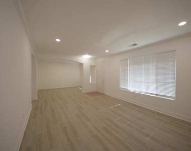 7 Diamondwood Ct - Photo Thumbnail 3