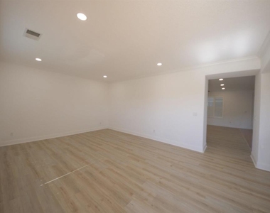 7 Diamondwood Ct - Photo Thumbnail 1