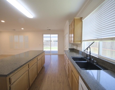 7 Diamondwood Ct - Photo Thumbnail 8