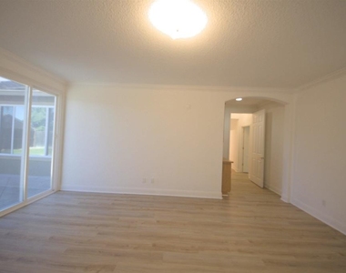 7 Diamondwood Ct - Photo Thumbnail 15
