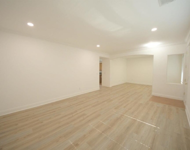7 Diamondwood Ct - Photo Thumbnail 4