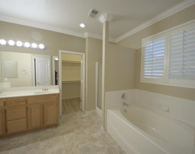 7 Diamondwood Ct - Photo Thumbnail 17