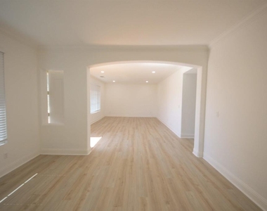 7 Diamondwood Ct - Photo Thumbnail 2
