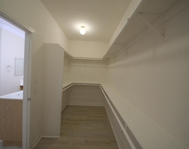 7 Diamondwood Ct - Photo Thumbnail 20
