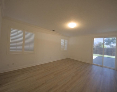 7 Diamondwood Ct - Photo Thumbnail 12