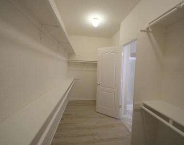7 Diamondwood Ct - Photo Thumbnail 21