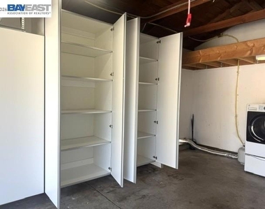 300 Kingsley Pl - Photo Thumbnail 15